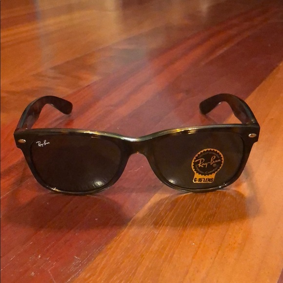 Ray-Ban RB2132 New Wayfarer Sunglasses Unisex - Picture 2 of 4